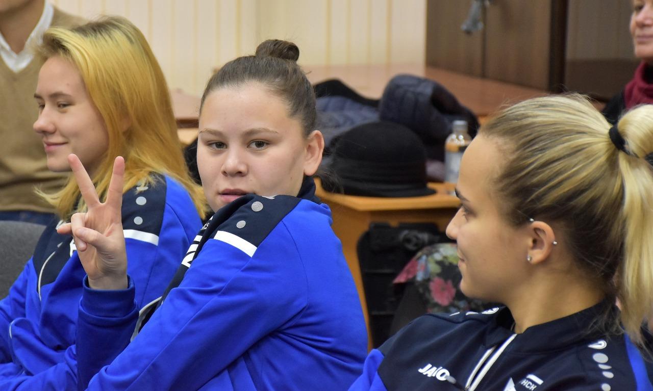 Фото Настоящее золото: новосибирская женская команда по футболу одержала победу в первой лиге 3